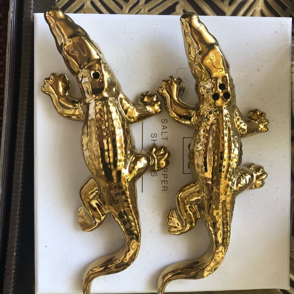 Vintage Other - Gold alligator salt pepper shakers Vintage Other - Gold alligator salt pepper shakers